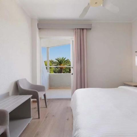 accommodation-nafsika-double-bed-room-view-to-the-balcony-700x7