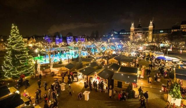 15kpmp5qj2e9-christmas-village.jpg