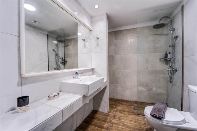 Island-city-Room-Types-6standard-room-city-view-island-city-hot