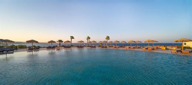 main-round-pool_evening.jpg