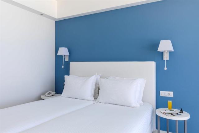 8-executive-room-min.jpg
