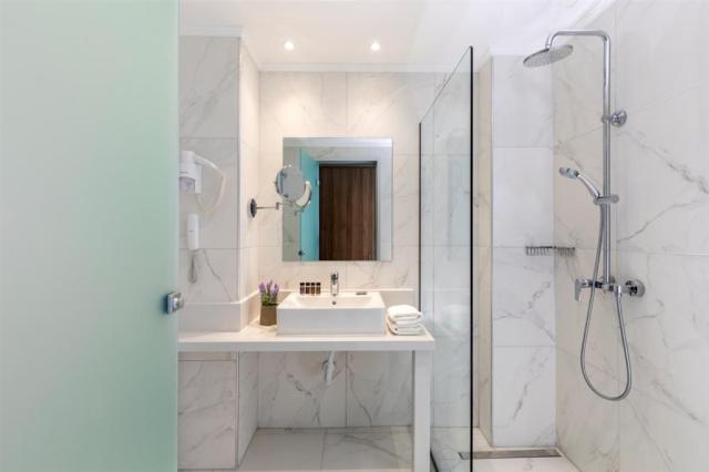 executive-room-bathroom-1.jpg
