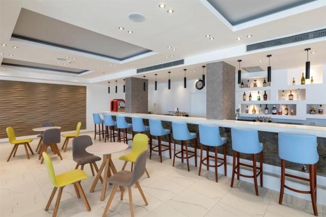 lobby_bar-min.jpg