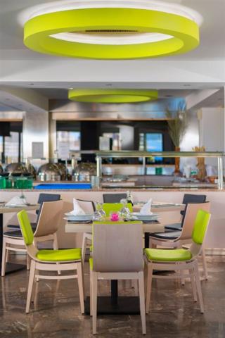 semiramis-table-in-restaurant-inside.jpg