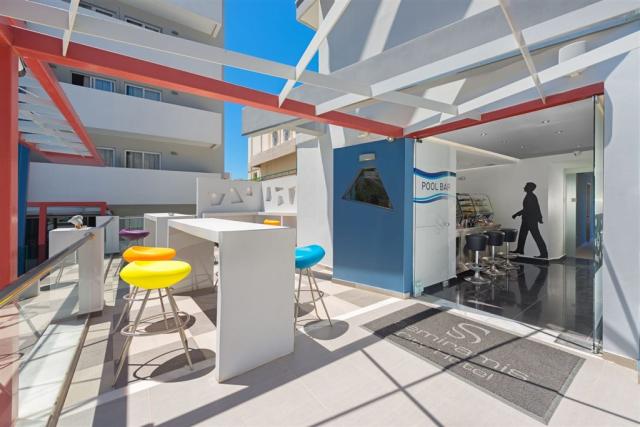 smartline-semiramis-pool-bar-in-out.jpg