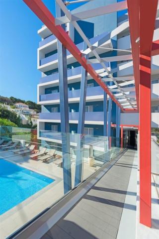 smartline-semiramis-pool-bridge.jpg