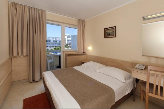 Hotel_Delfin_Plava_Laguna_Classic_room_with_balcony_sea_side_C2