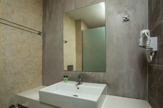 Double-Triple Annex Building Bathroom(2).jpg