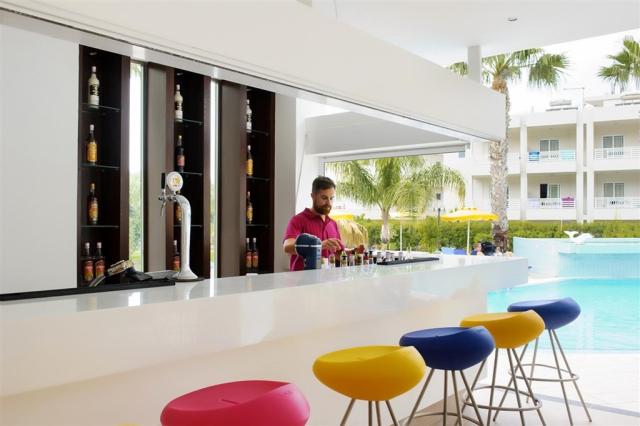 pool-bar-olympia-sun.jpg