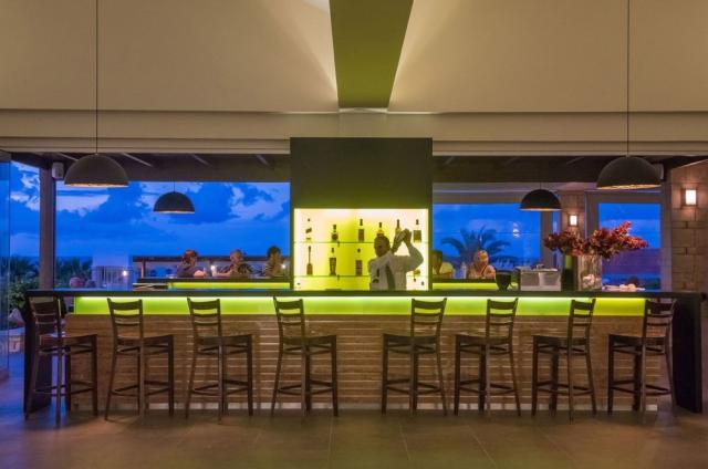 annabelle-beach-resort-hersonissos-bar.jpg