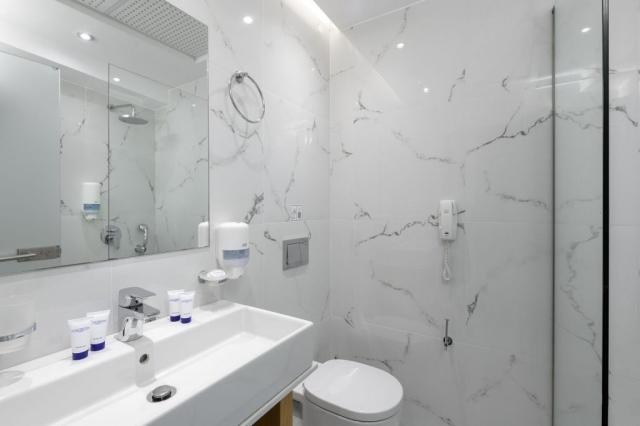 SeaView-Bathroom-1024x683.jpg