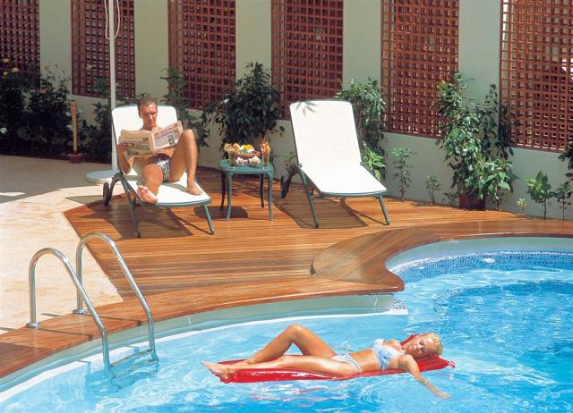 Pool-Rhodes1.jpg