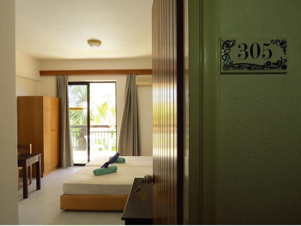 room-305.jpg