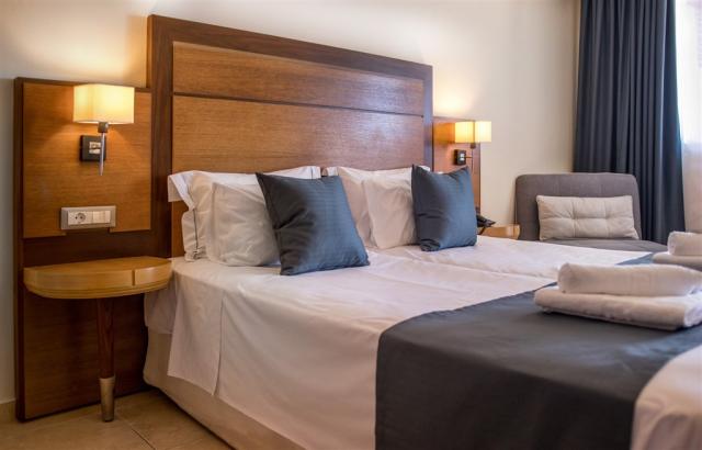 manousos-city-hotel-gr-rhodes_guestroom-01.jpg
