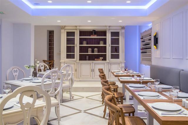 Mari_Kristi_Dinning_Room_2.jpg