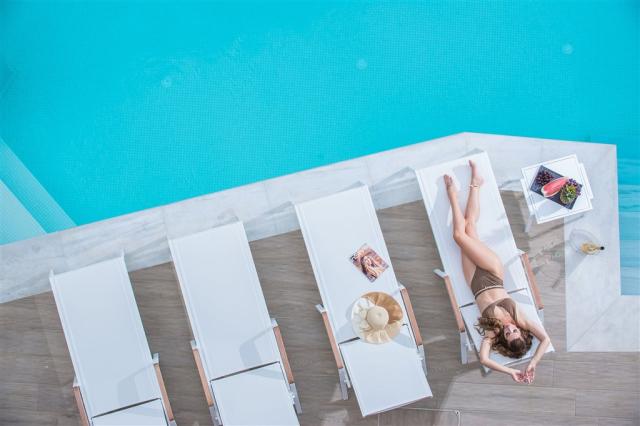 Mari_Kristin_Swimming_Pool_6.jpg
