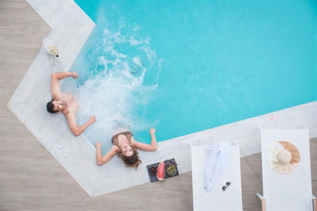 Mari_Kristin_Swimming_Pool_8.jpg