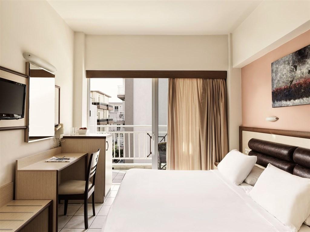 double-or-twin-room-enlarge.jpg