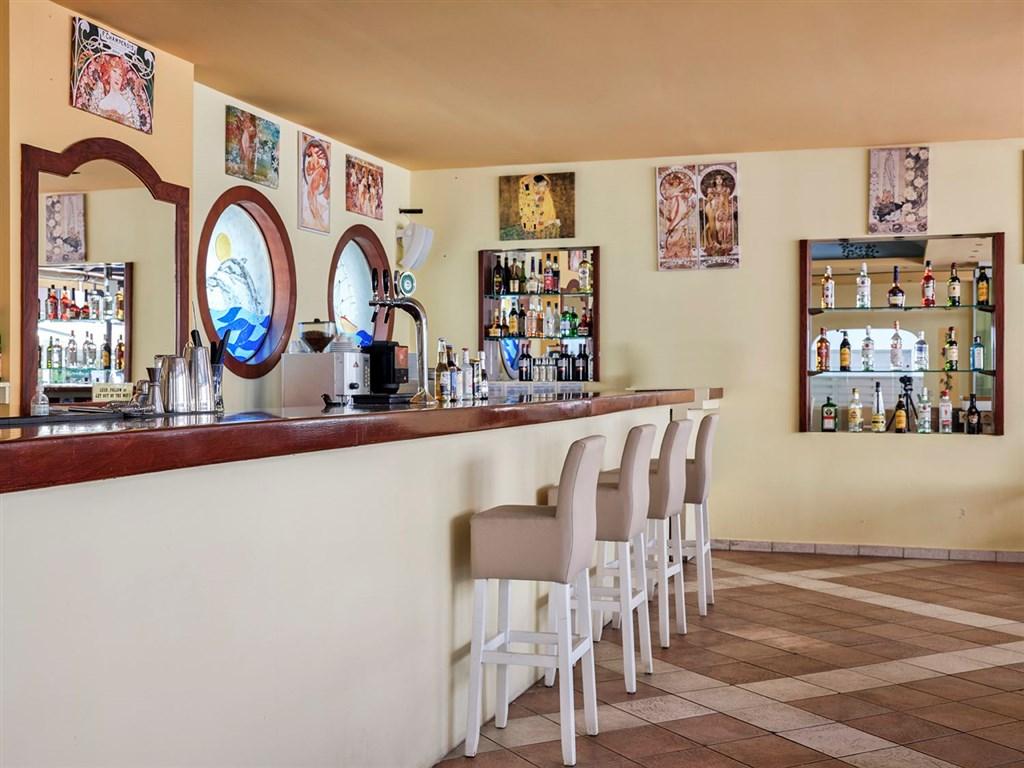 pearl-bar-enlarge.jpg