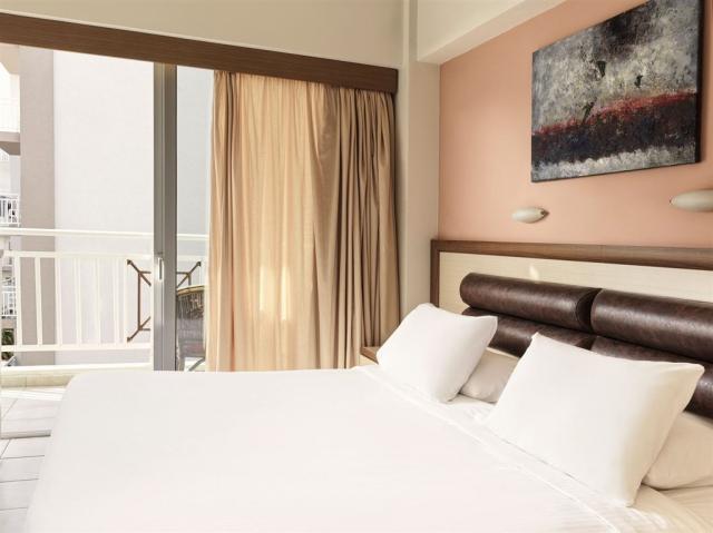 double-or-twin-room-enlarge (3).jpg