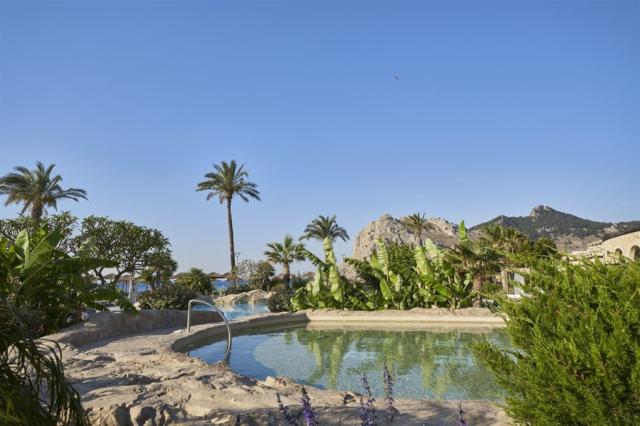atlantica-imperial-resort-in-rhodes-all-inclusive-outdoor-pool-