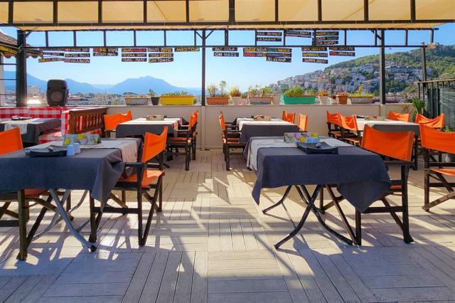 4.POOL-BAR.jpg