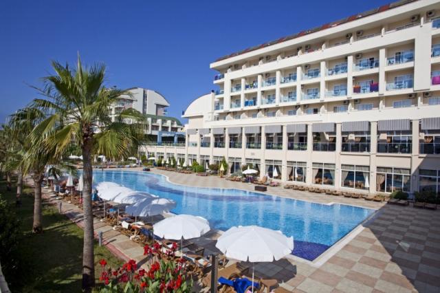 017-Hotel Titan Select.jpg