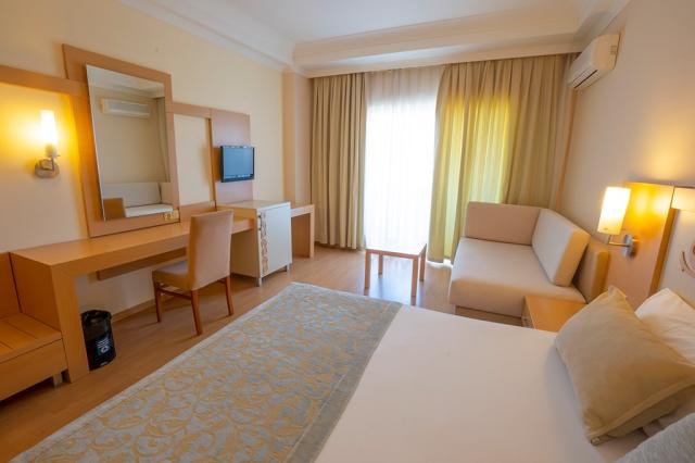 028-Hotel Titan Select.jpg