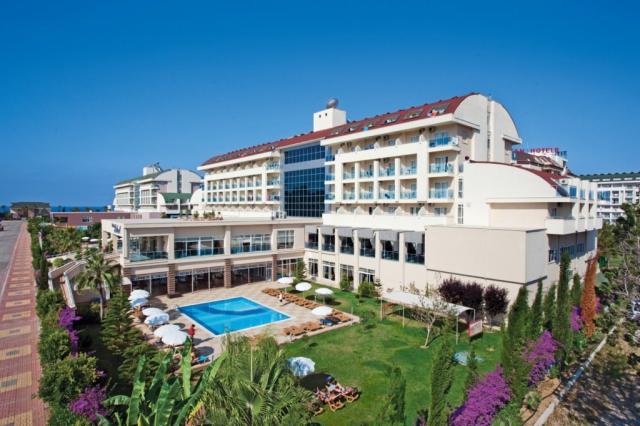002-Hotel Titan Select.jpg