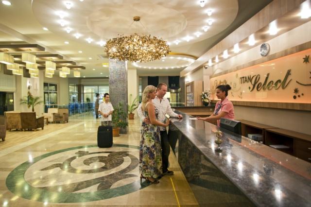 010-Hotel Titan Select.jpg