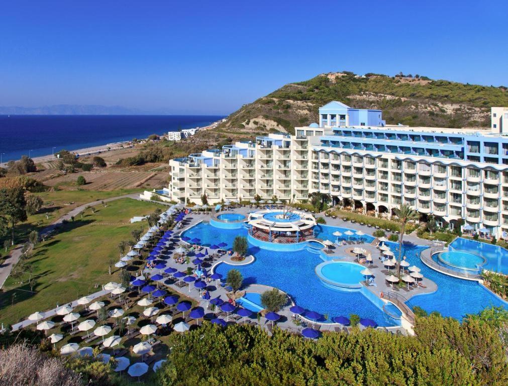 Luxury Resort Hotel & Spa Atrium Platinum