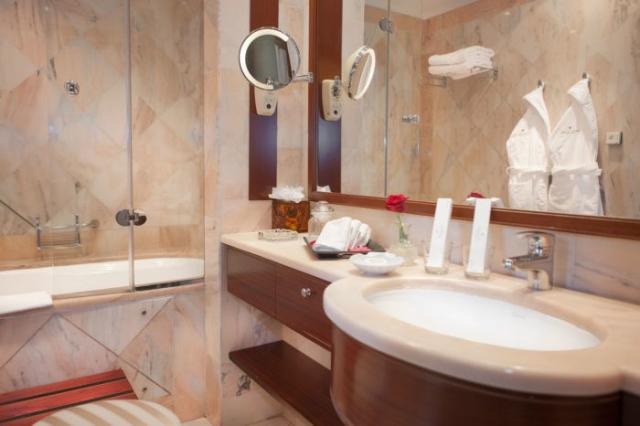 216-Bath-2Small-700x466.jpg