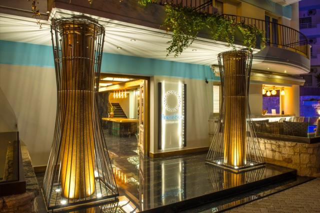 21-Anesis-Blue-Hotel-front-door-03.jpg
