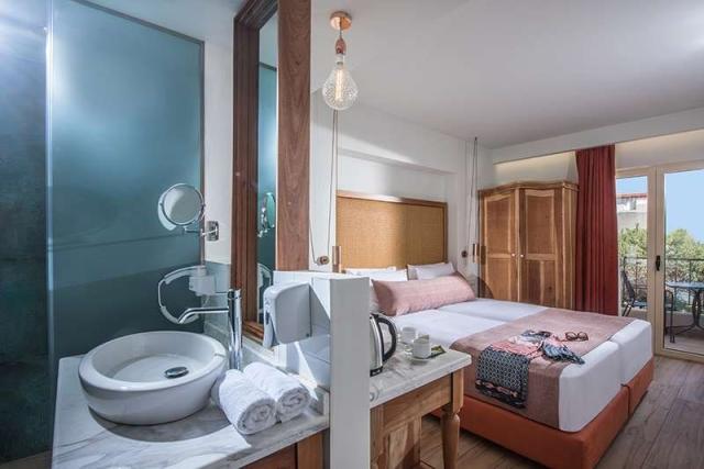 Anesis-blue-boutique-hotel-junior-suite-3.jpg