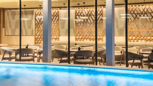 restaurants-bars-6.jpg