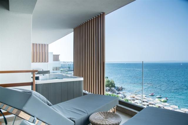 dazzling-suite-outdoor-jacuzzi-99-1620x1080.jpg