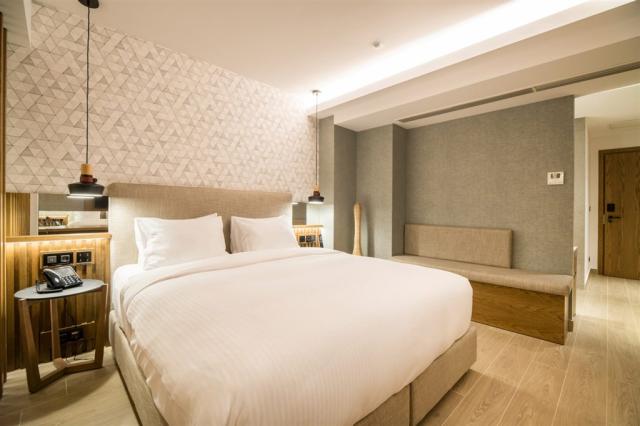 junior-suites-10-1620x1080.jpg
