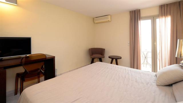 top-floor-double-room-3.jpg