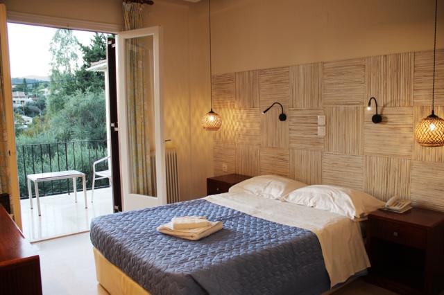 DassiaBeachHotel-SingleRooms-4.jpg