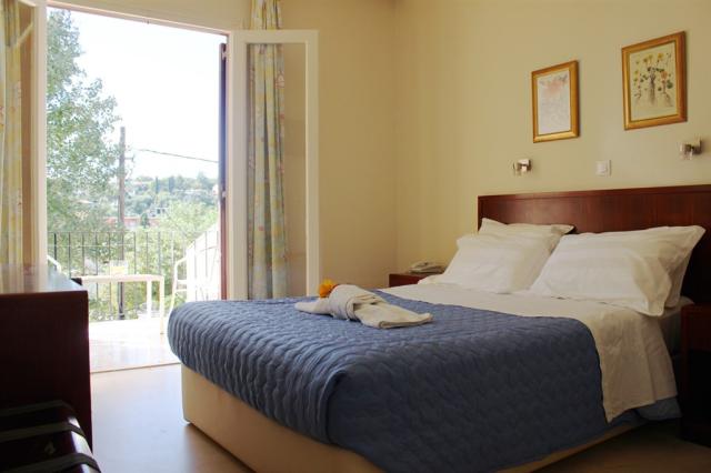 DassiaBeachHotel-SingleRooms-1.jpg