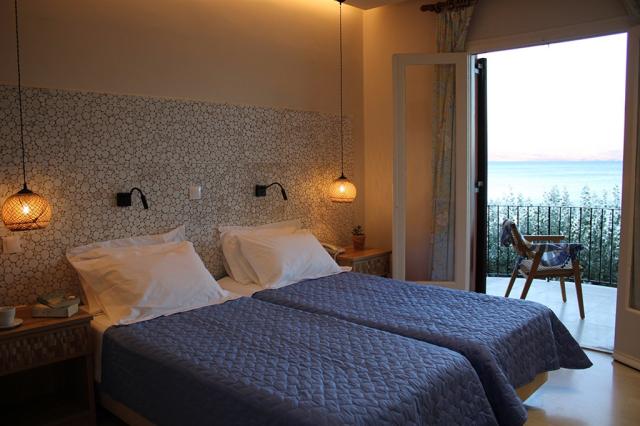 DassiaBeachHotel-SeaViewRoom-12.jpg
