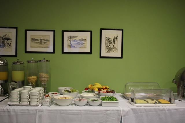 DassiaBeachHotel-Breakfast-12.jpg
