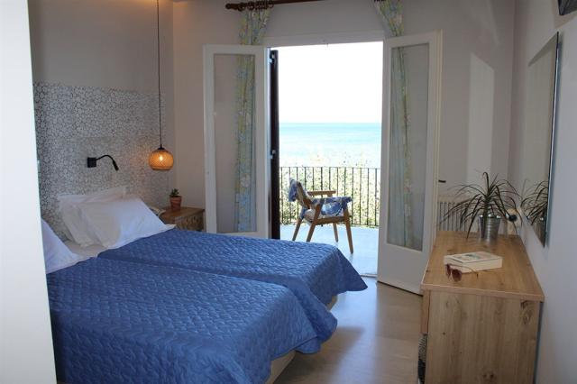 DassiaBeachHotel-SeaViewRoom-9.jpg