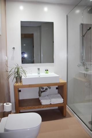 DassiaBeachHotel-SeaViewRoom_4.jpg