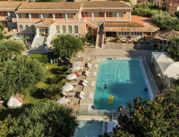 hotelnefeli-garten-pool-hotel-von-oben-01-605x465.jpg