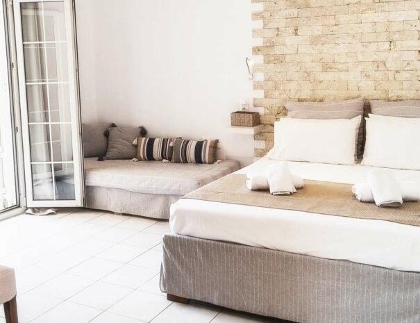 hotelnefeli-suites-sleeping-area-605x465.jpg