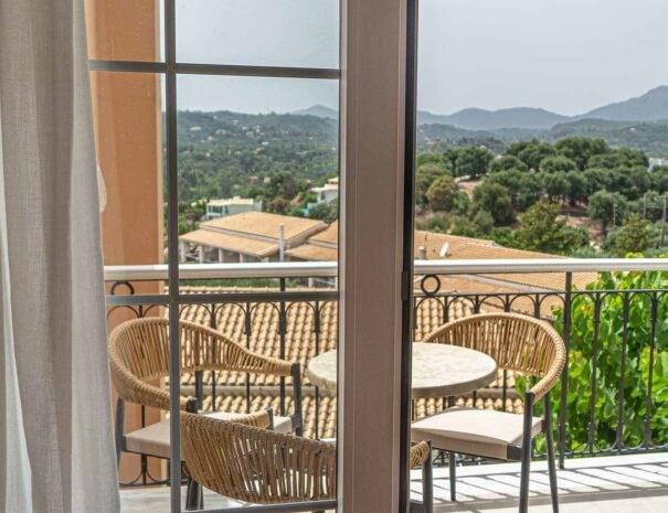 hotelnefeli-suiten-balkon-605x465.jpg
