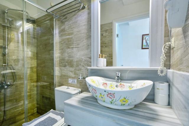 RoomBathroom.jpg