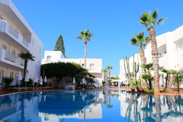 001-swimmingpool-edited.jpg