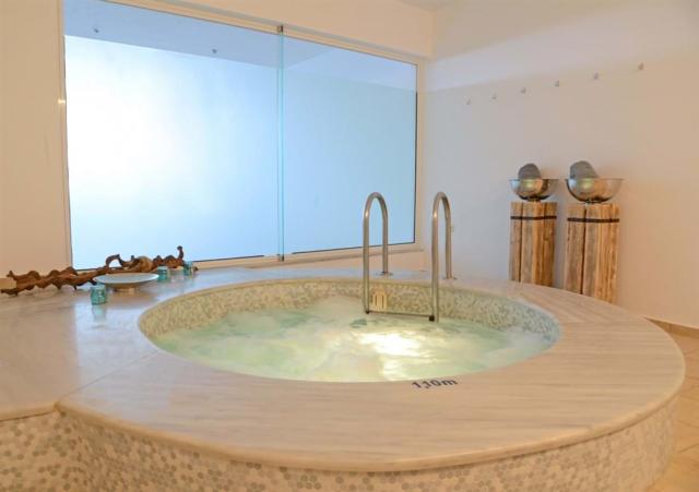 magda_hotel_020-jacuzzi.jpg